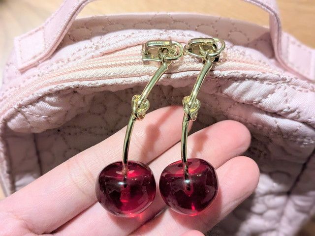 Liquem さくらんぼチャーム ファスナー部分アップ
