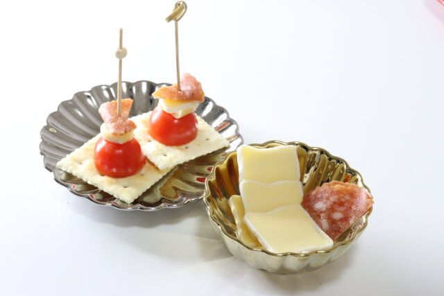 ダイソーのテーブルコーディネートに使える金銀華 小皿と金銀華 小鉢