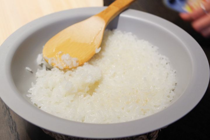 蒸らし終ったら濡れ布巾をかける