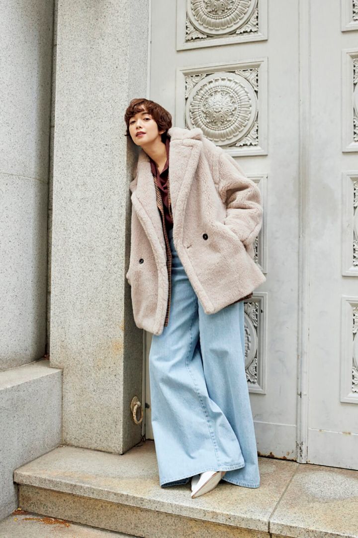 コート¥553,300、ジャケット¥265,100、シャツ¥127,600、パンツ¥104,500、シューズ¥127,600（すべてマックスマーラ／マックスマーラ ジャパン）