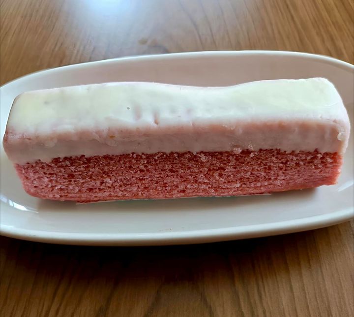 無印良品「不揃いバウムホワイトチョコがけいちご」