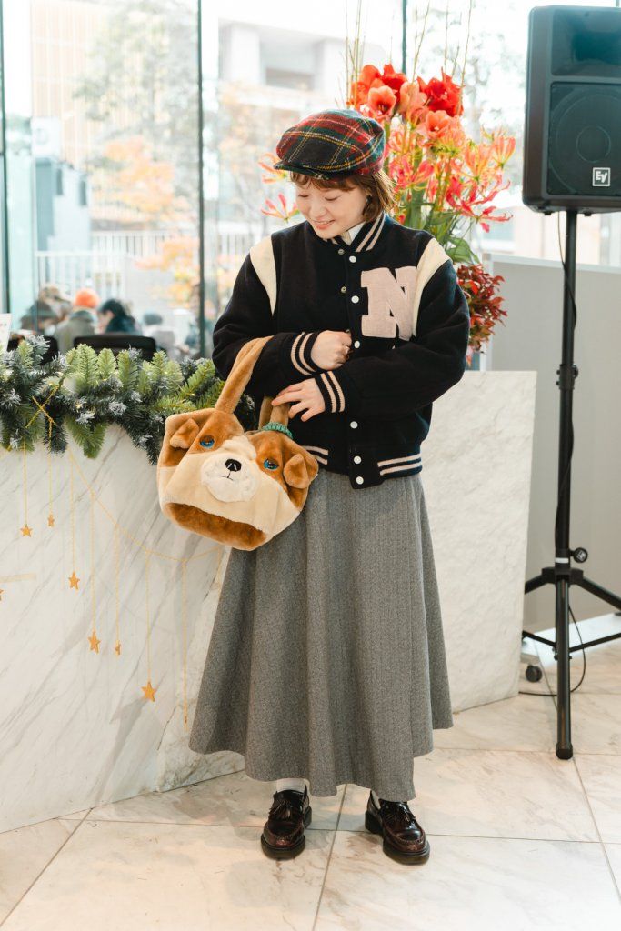 クリスマスムードをまとったチェック柄が主役。華やかな冬のお手本コーデ【ファッジ クリスマスマーケット】