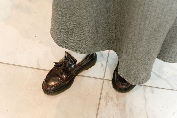 クリスマスムードをまとったチェック柄が主役。華やかな冬のお手本コーデ【ファッジ クリスマスマーケット】