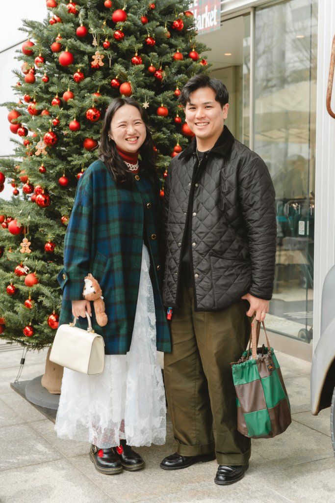 クリスマスムードをまとったチェック柄が主役。華やかな冬のお手本コーデ【ファッジ クリスマスマーケット】