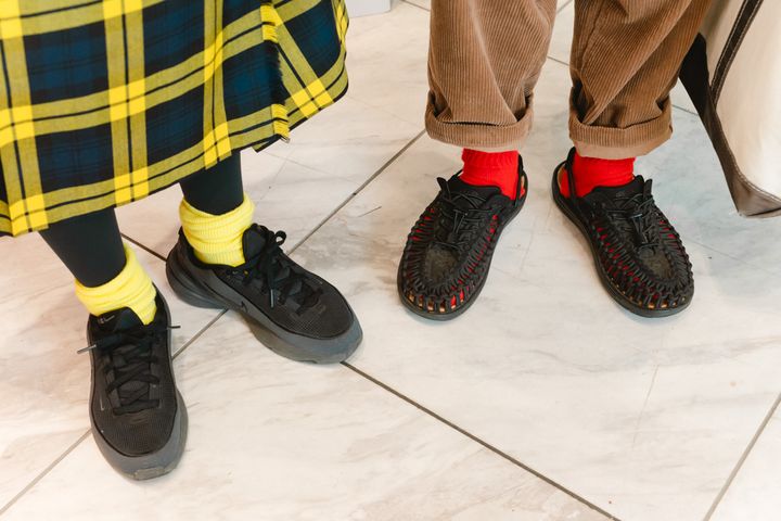 クリスマスムードをまとったチェック柄が主役。華やかな冬のお手本コーデ【ファッジ クリスマスマーケット】