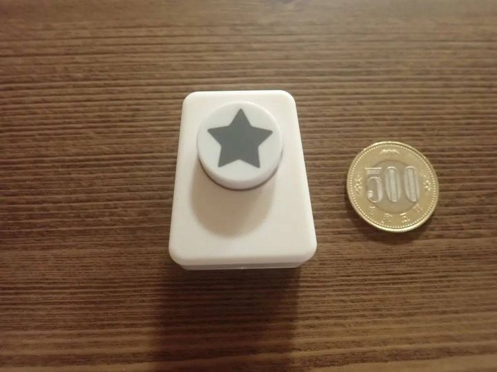 DAISO(ダイソー)：クラフトパンチ(星型)
