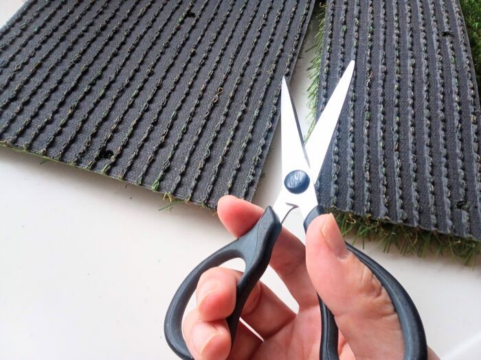 ポストに『人工芝』を敷くだけで…！？意外すぎるけど超便利。知らなきゃ損な【100均】裏ワザ！