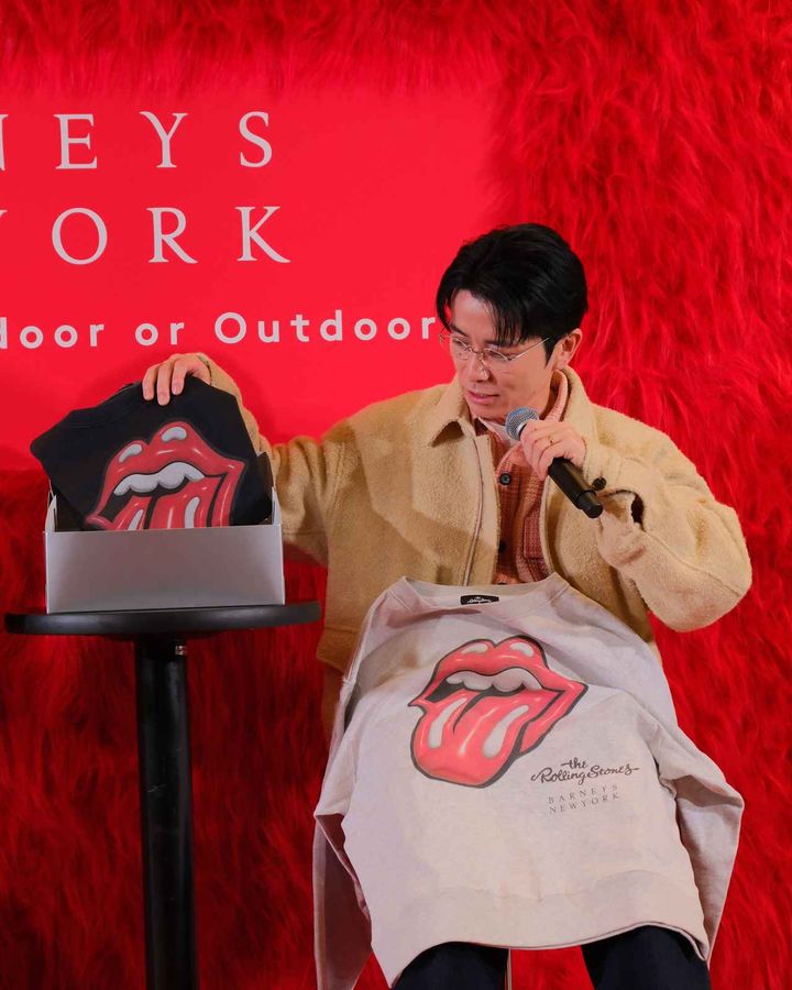 画像: 【BARNEYS NEW YORK】ローリングストーンズデザインスウェット各￥24,200 www.barneys.co.jp