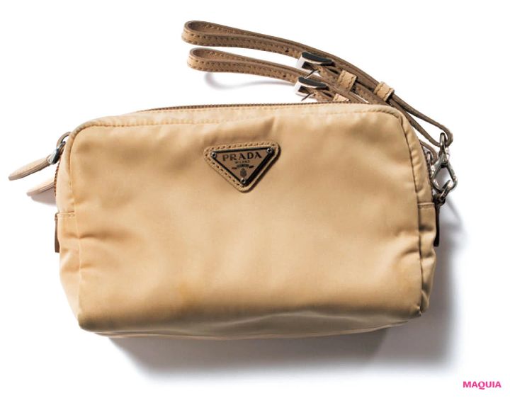 田中みな実が愛用するプラダのポーチ