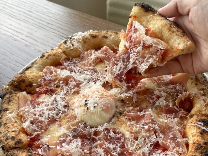 500℃ pizza（ゴヒャクドピザ）生ハムとベーコン