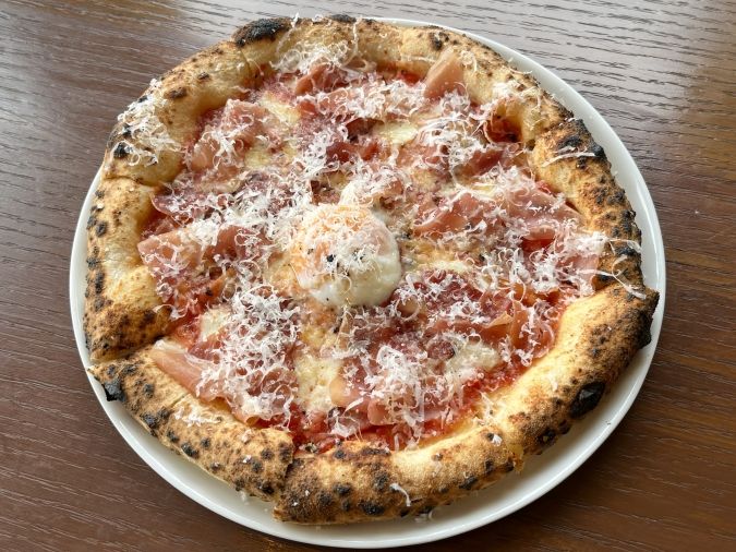 500℃ pizza（ゴヒャクドピザ）生ハムとベーコン