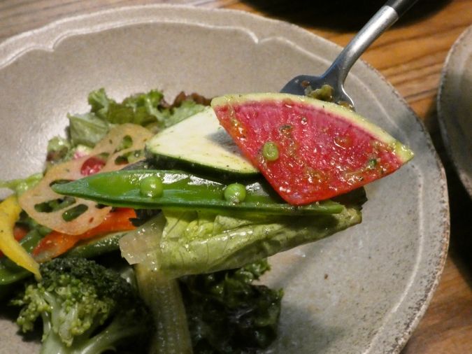 アヒル食堂 サラダ すくったところ