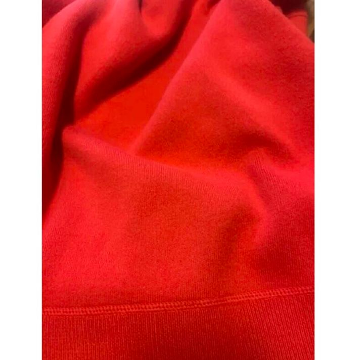 一見するとスウェットのようですが、かなりなめらかな肌触りです。