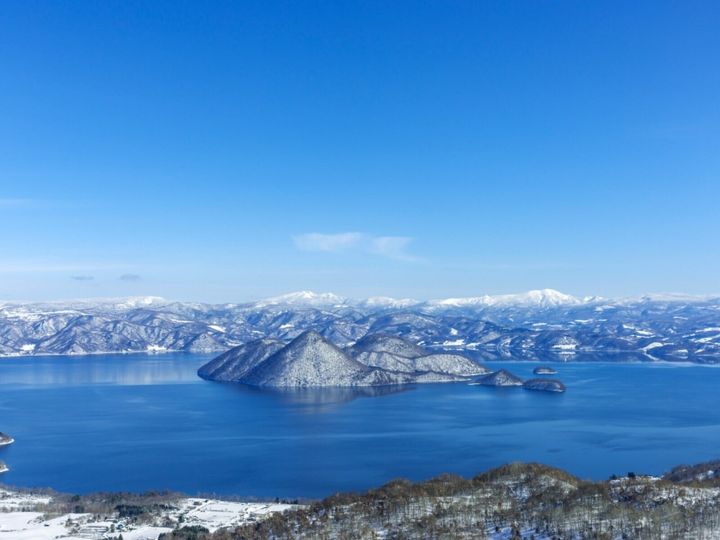 All About ニュース編集部が全国250人を対象に実施した絶景スポットに関するアンケートの調査結果から、絶景だと思う「日本の湖」ランキングを発表！ 2位「洞爺湖（北海道）」を抑えた1位は？