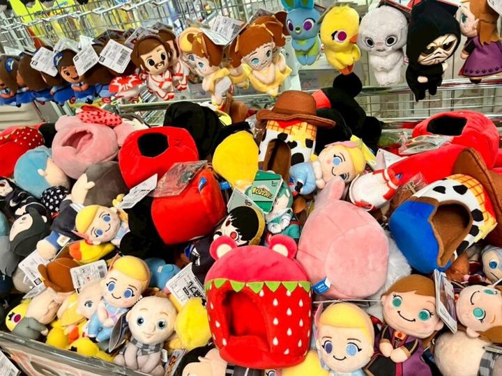 TOC徳の市、キャラのぬいぐるみが大集合