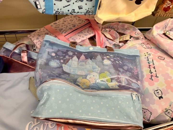 TOC徳の市、すみっこやキティ、アニメのキャラなども