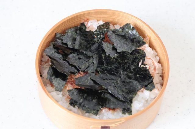 海苔をのせたご飯