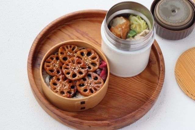 「白菜と豚肉のおでん風」「れんこんの照り焼き丼」２品弁当