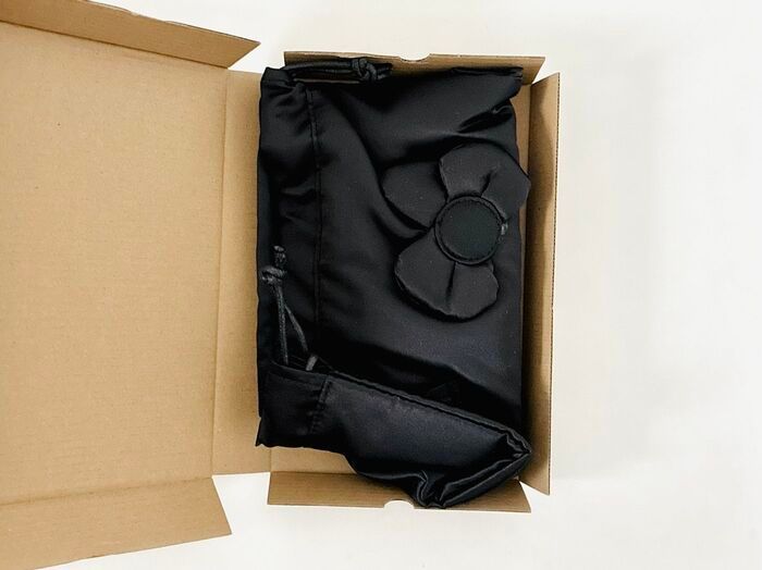 高級感たっぷり！！【50代・60代】ハイブランド級の真っ黒ポーチを〈付録〉でゲット。冬のお散歩バッグにぴったりですよ♪