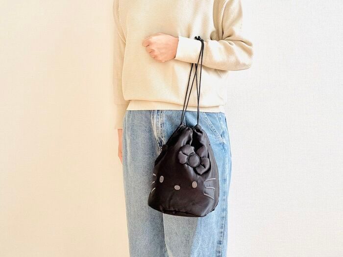 高級感たっぷり！！【50代・60代】ハイブランド級の真っ黒ポーチを〈付録〉でゲット。冬のお散歩バッグにぴったりですよ♪