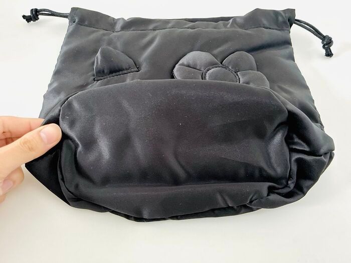 高級感たっぷり！！【50代・60代】ハイブランド級の真っ黒ポーチを〈付録〉でゲット。冬のお散歩バッグにぴったりですよ♪