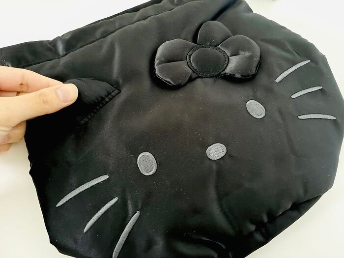 高級感たっぷり！！【50代・60代】ハイブランド級の真っ黒ポーチを〈付録〉でゲット。冬のお散歩バッグにぴったりですよ♪