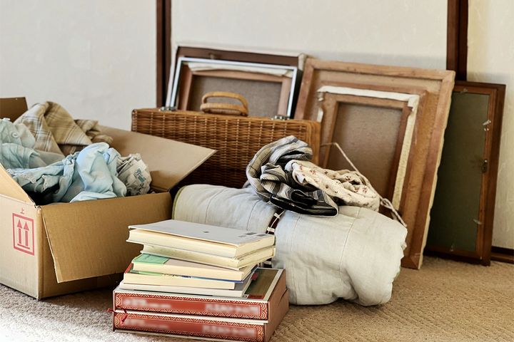 大掃除で出てきた不用品のイメージ