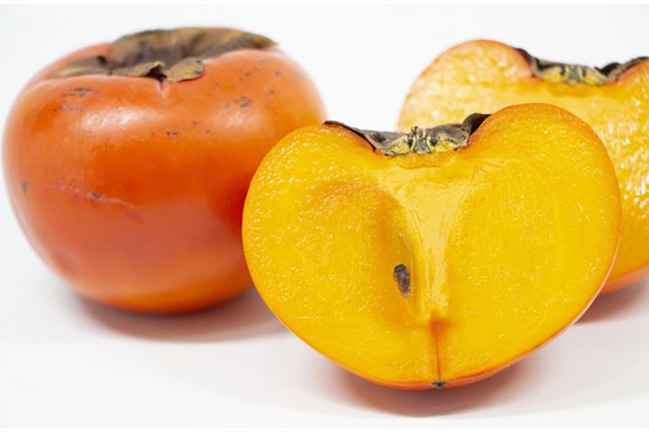 石破前首相の地元・鳥取県が原産の柿「花御所（はなごしょ）」。糖度が20度を超えるものもあり、果汁が多くジューシーな味わいが特徴です。