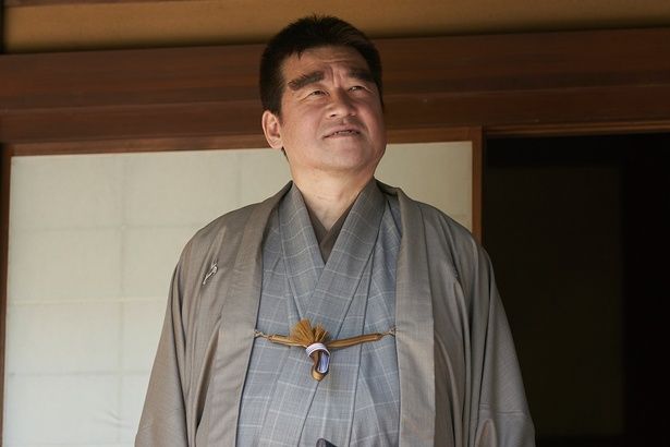 無表情でなにを考えているのかわからない西郷隆盛 [c]2025 映画「新解釈・幕末伝」製作委員会