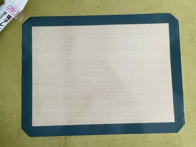 ダイソー シリコンマット「電子レンジマット」