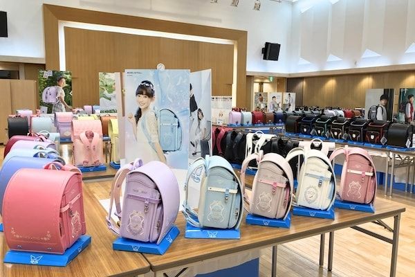 セイバン「天使のはねランドセル」2027年モデルの全国展示会の予約受付を開始！