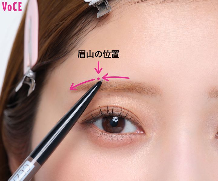 STEP2 アイブロウペンシルで眉山をつくる