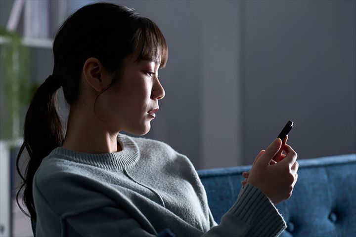 別れた恋人のSNS、気になりますか？