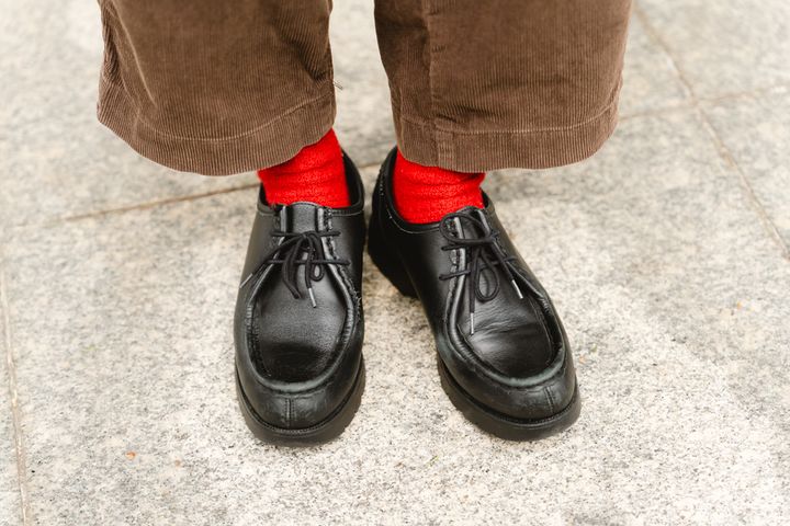 清涼感のあるブルーをセンス良く取り入れた冬の装い。肩の力を抜いたバランス感がカギ【ファッジ クリスマスマーケット】