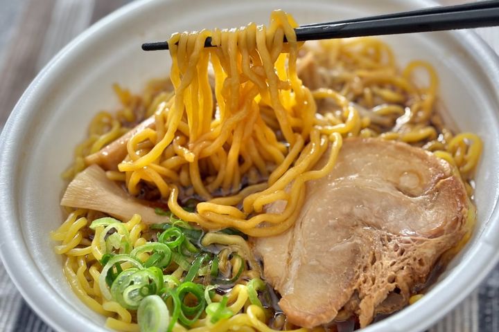 深みのある濃厚スープ！【ファミマ】札幌の老舗店が監修した醤油ラーメン