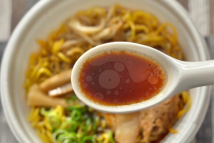 深みのある濃厚スープ！【ファミマ】札幌の老舗店が監修した醤油ラーメン