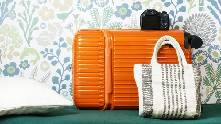 スーツケースとトート