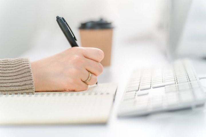 ノートを取る人