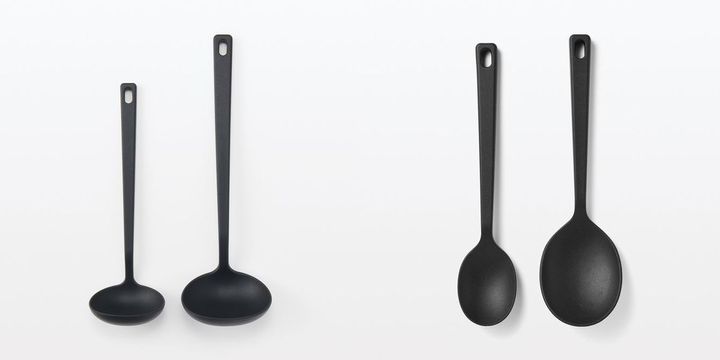 「シリコーン レードル」小390円 大590円【左】。「シリコーン 調理スプーン」スモール390円／レギュラー490円【右】。