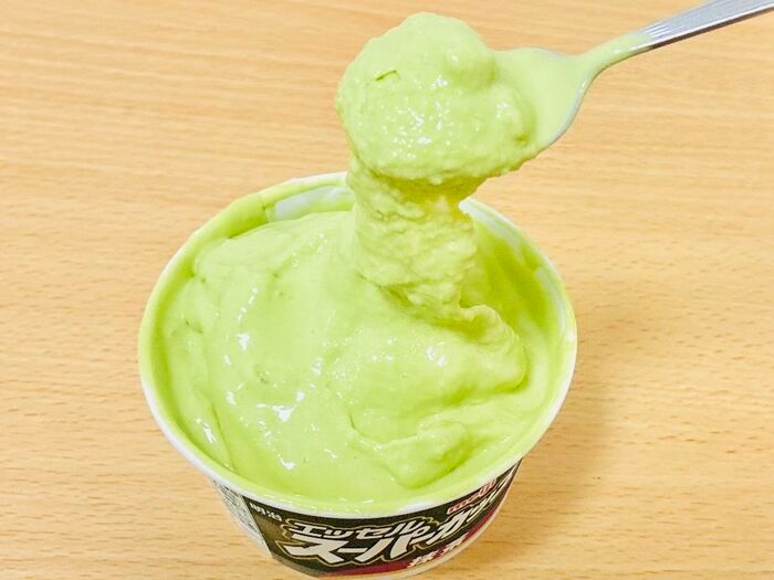 “びよ〜ん”とのびるスーパーカップが誕生！？激ウマ必至の明治公式アレンジに挑戦してみた！