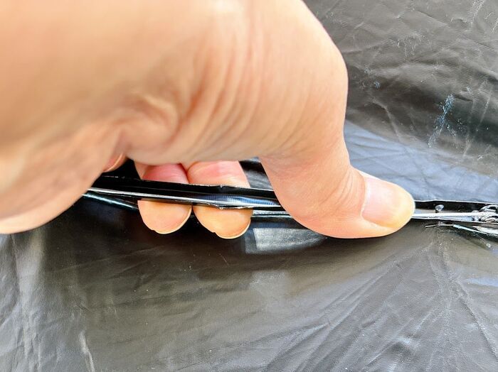 【キャンドゥ】バキッと折れた傘の「骨折」が復活！？簡単すぎる…謎の金具が優秀すぎました。