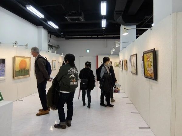 【東京都渋谷区】「絵画展 口と足で表現する世界の芸術家たち」開催。画家による実演も