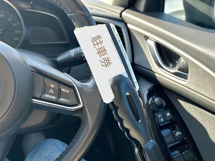 「発券機に手が届かない…」を意外なキッチン用品がレスキュー！もう焦る必要はありません♪