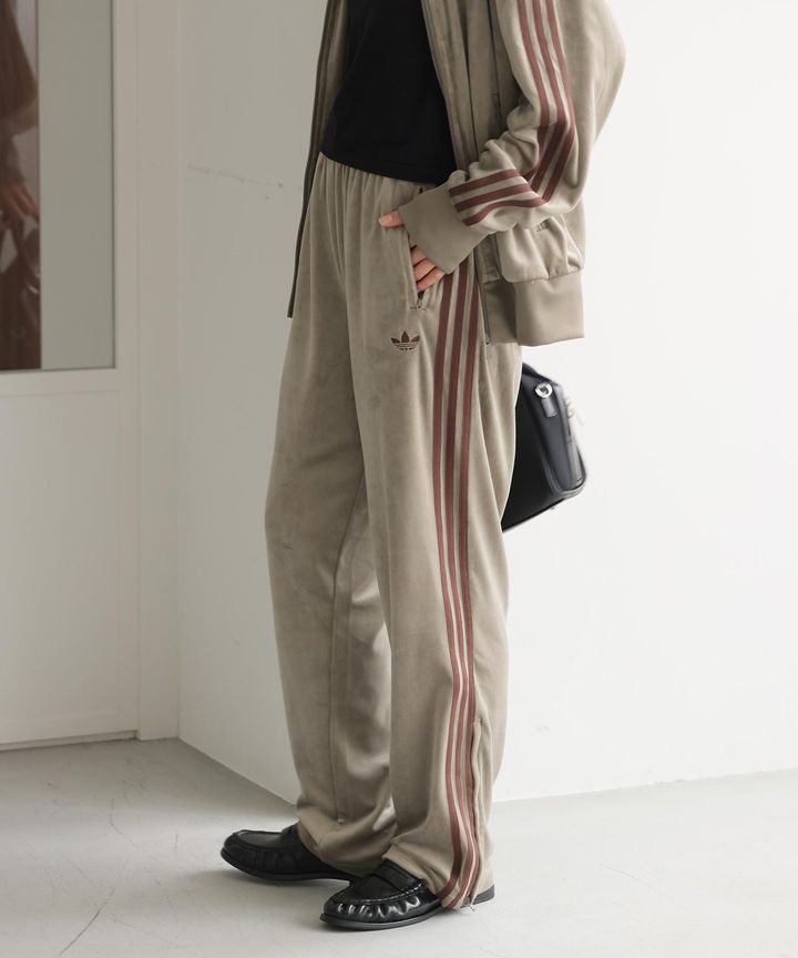 画像: 「別注BB TRACK PANTS JSSP」￥12,100【アディダス オリジナルス】 出典：ジャーナル スタンダード