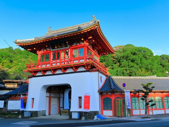 All About ニュース編集部が全国250人を対象に実施した温泉地に関するアンケートの調査結果から、長期休みに行きたいと思う「佐賀県の温泉地」ランキングを発表！ 同率2位「武雄温泉」「古湯温泉」を抑えた1位は？