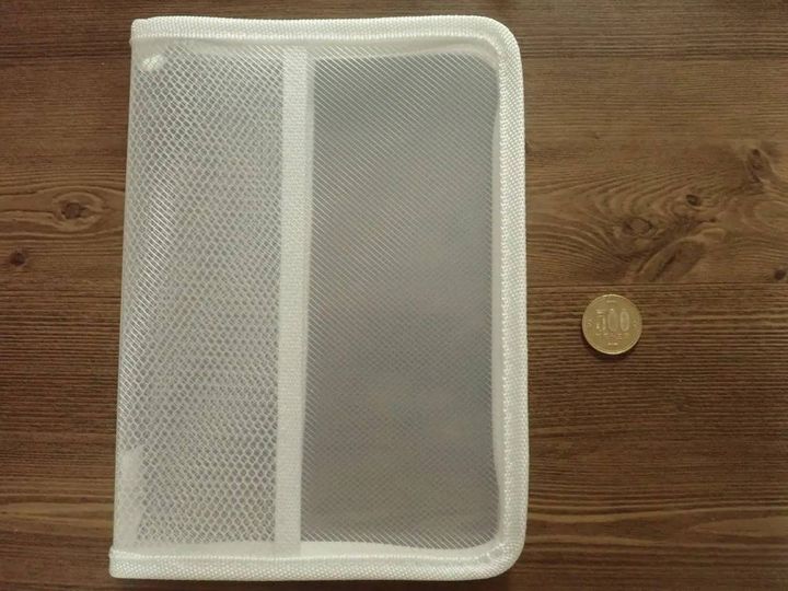 DAISO(ダイソー)：A5ジッパーファイル(ホワイト、ポケット付)