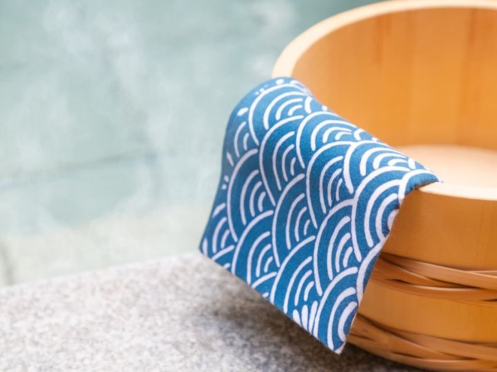 All About ニュース編集部が全国250人を対象に実施した「長期休みに行きたい温泉地に関するアンケート」の調査結果から、長期休みに行きたいと思う「富山県の温泉地」ランキングを発表！ 2位「氷見温泉郷」を抑えた1位は？