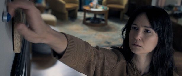 “アイア”は家中に設置されたカメラで、家族の行動を監視する [c]2024 Columbia Pictures Industries, Inc., Blumhouse Productions, LLC and TSG Entertainment II LLC. All Rights Reserved.