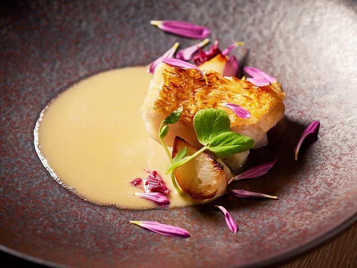 白金高輪『Sillage』の「甘鯛／ソース ヴァンジョーヌ」