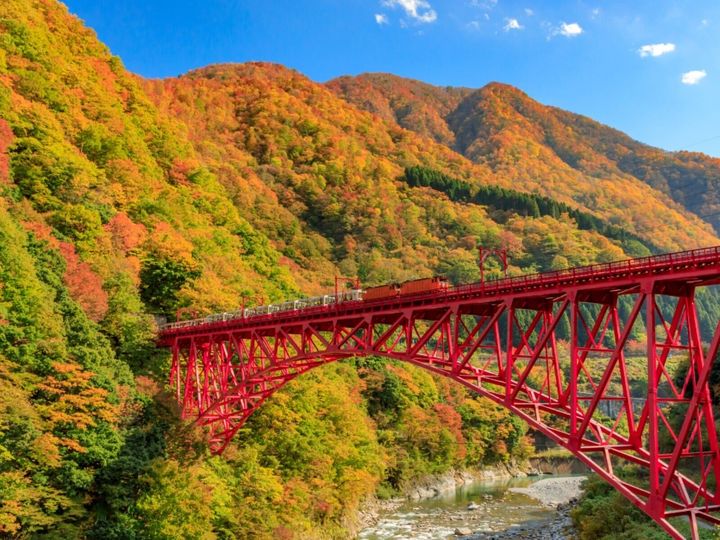 All About ニュース編集部が全国250人を対象に実施した「日本の絶景スポット（渓谷・滝・湖など）に関するアンケート」の調査結果から、絶景だと思う「日本の渓谷」ランキングを発表！ 2位「黒部峡谷（富山県）」を抑えた1位は？